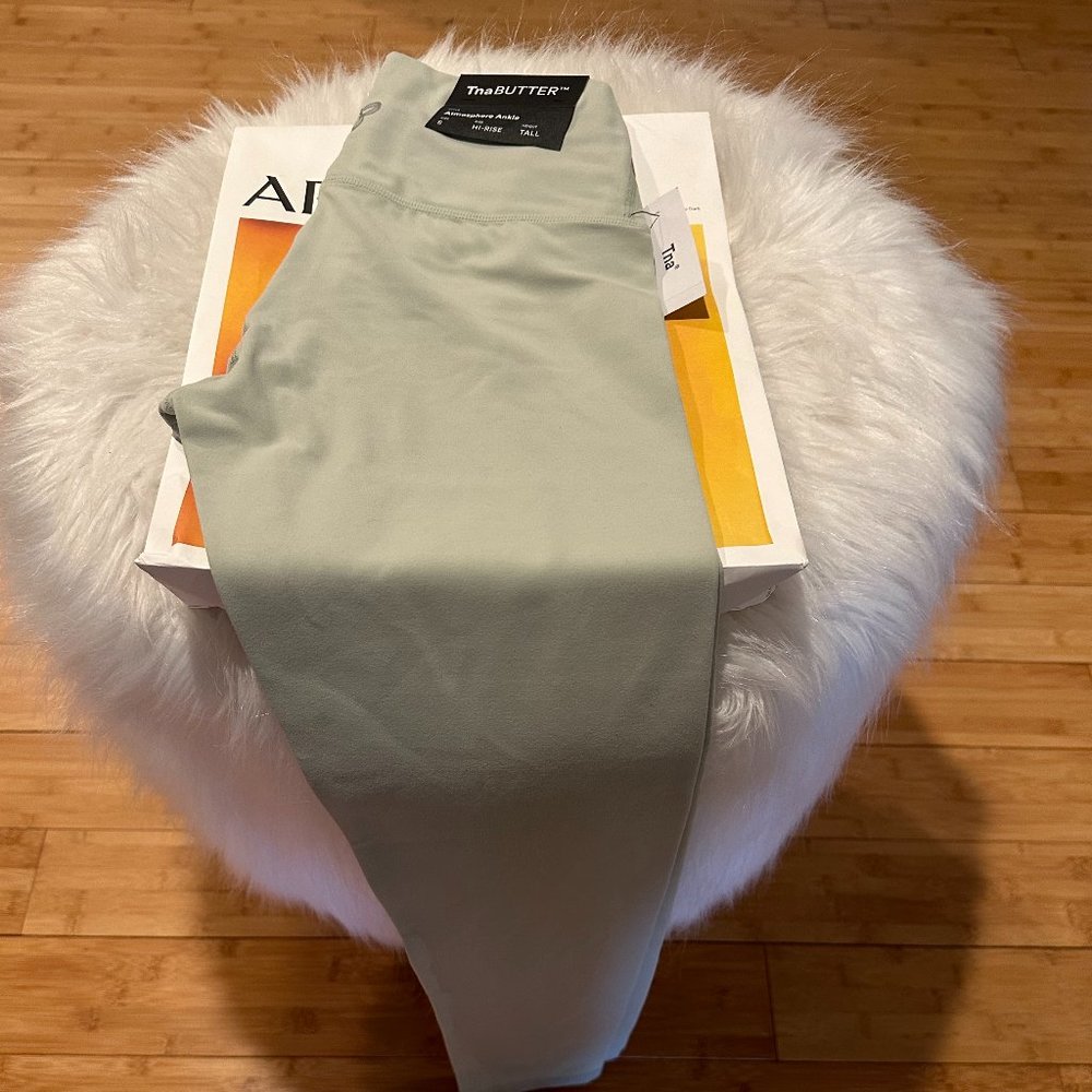 TnaBUTTER™ Atmosphere Hi-Rise Legging - Silver-Sage Green NWT - Size Sma…